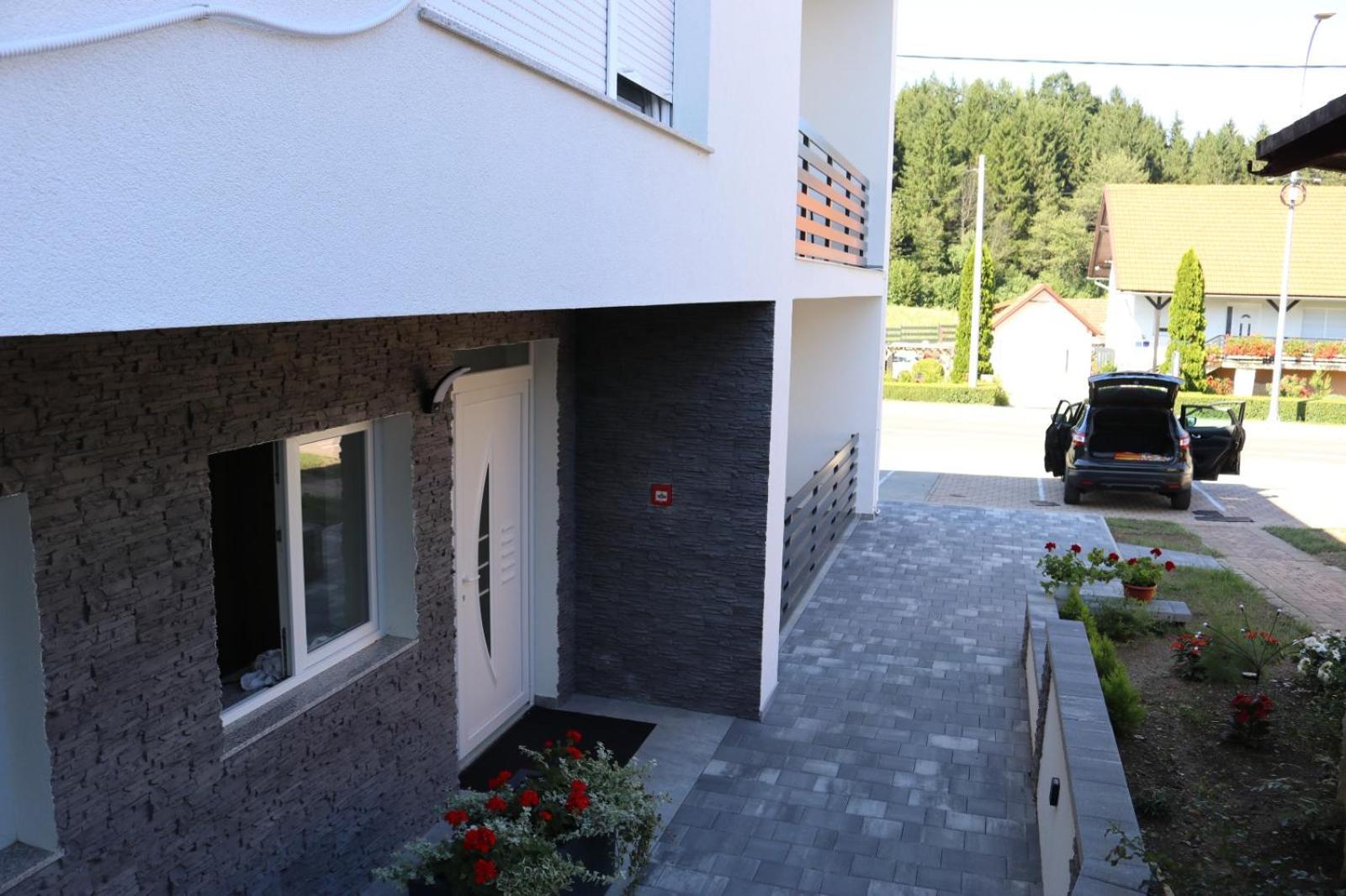 Guest House Neno Ogulin Exterior foto