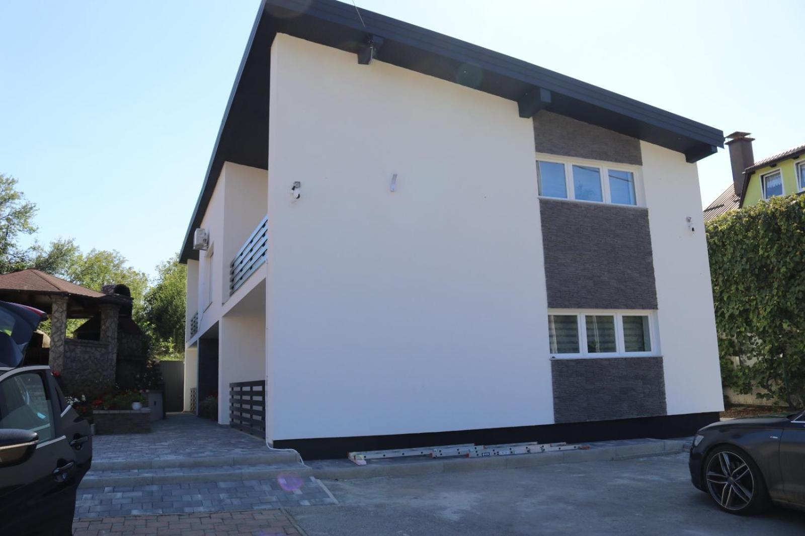 Guest House Neno Ogulin Exterior foto
