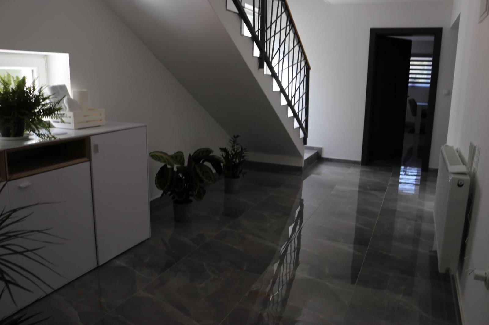 Guest House Neno Ogulin Exterior foto