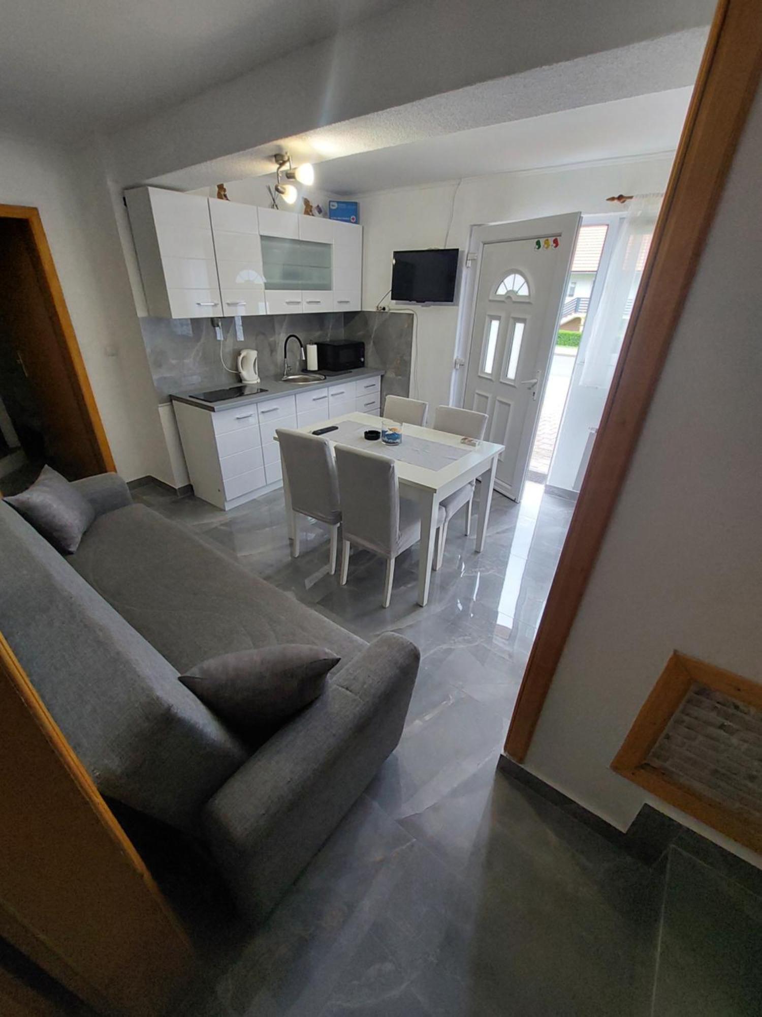 Guest House Neno Ogulin Exterior foto